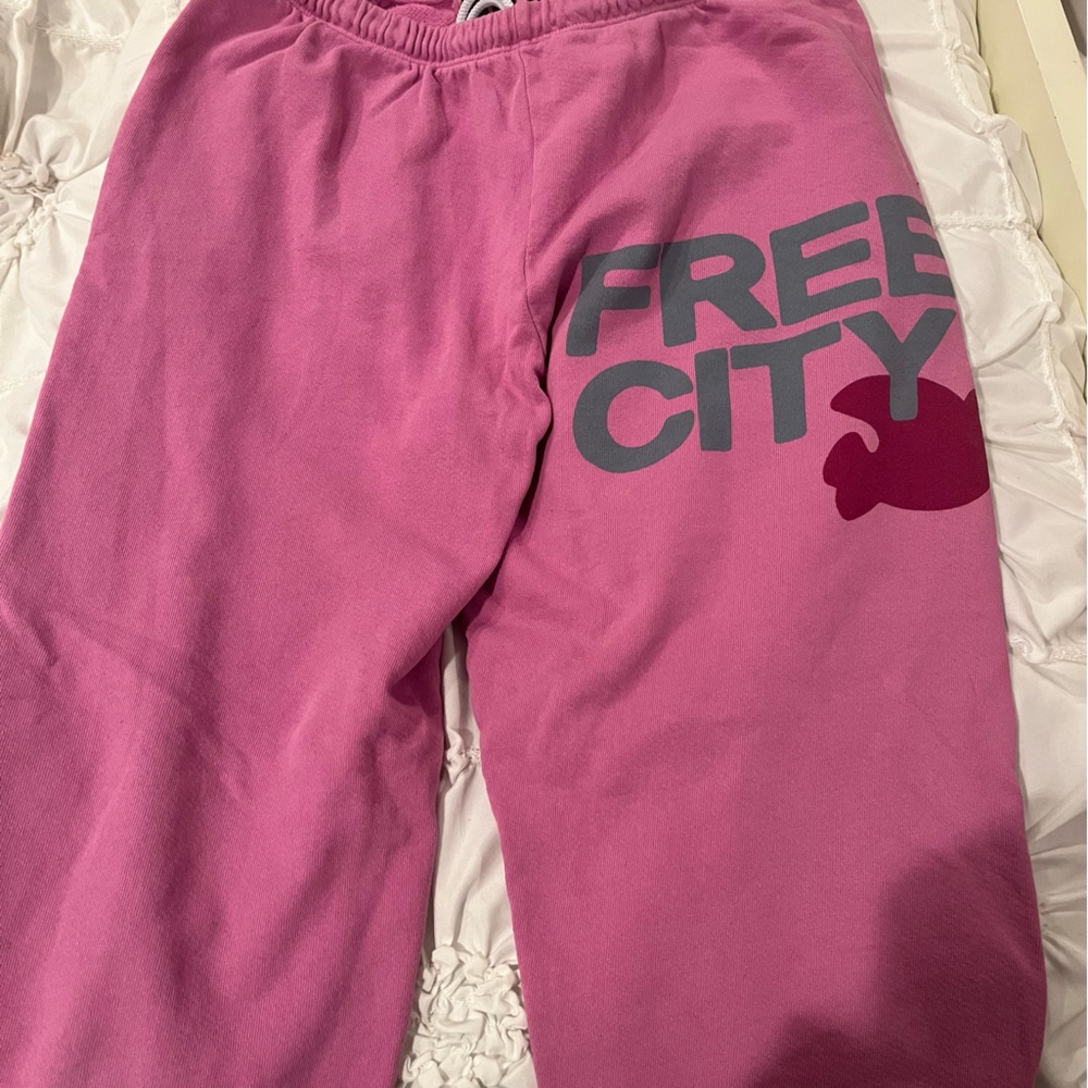 FREECITY RARE COLOR SWEATS (women’s small) like new